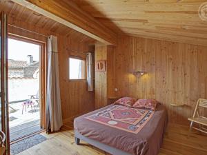 Maisons de vacances Gite de charme avec terrasses et plancha - FR-1-496-327 : photos des chambres