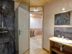 Maisons de vacances Gite de charme avec terrasses et plancha - FR-1-496-327 : photos des chambres