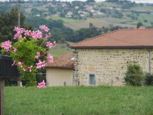 Maisons de vacances Gite rustique avec cheminee, jardin et wifi - FR-1-496-175 : photos des chambres