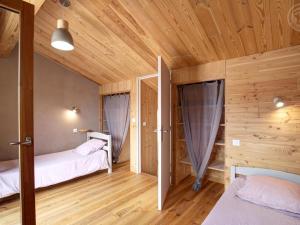 Maisons de vacances Gite de charme avec terrasses et plancha - FR-1-496-327 : photos des chambres