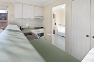 Central Escape - Walk to CBD, Cosy & Convenient