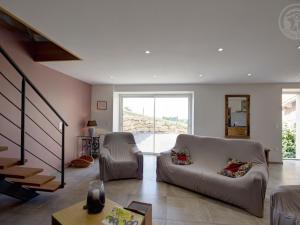 Maisons de vacances Gite de charme avec grand jardin, proche St-Etienne et Lyon, tout confort, ferme visitable - FR-1-496-215 : photos des chambres