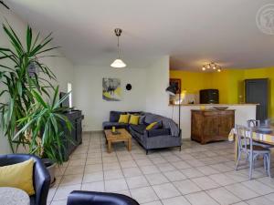 Gîte spacieux en campagne avec jacuzzi, sauna et jeux extérieurs - FR-1-496-52