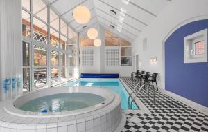 Five Bedroom Beautiful Home In Sindal