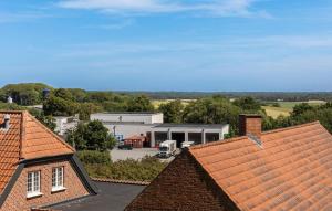 Five Bedroom Beautiful Home In Sindal