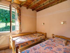 Gîte spacieux avec cheminée et terrasse en forêt, animaux acceptés - FR-1-496-280