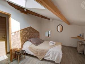 Maisons de vacances Gite de charme pour 13 pers. avec spa et WiFi - FR-1-496-336 : photos des chambres