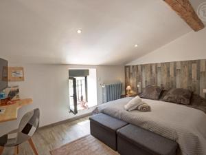 Maisons de vacances Gite de charme pour 13 pers. avec spa et WiFi - FR-1-496-336 : photos des chambres
