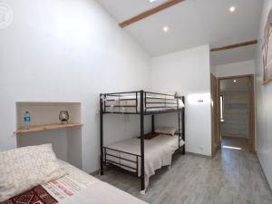 Maisons de vacances Gite de charme pour 13 pers. avec spa et WiFi - FR-1-496-336 : photos des chambres