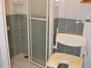 Maisons de vacances Gite de Charme en Rhone-Alpes : Terrasse, Cheminee, Jardin, Ideal Famille, Accessible PMR - FR-1-496-93 : photos des chambres