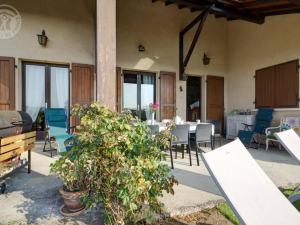 Maisons de vacances Gite familial tout confort avec jardin, salle de jeux, garage et terrasse, pres de Saint-Etienne - FR-1-496-204 : photos des chambres