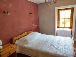 Gîte de 132 m² avec cheminée et jardin à Renaison - FR-1-496-257