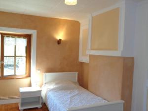 Gîte de 132 m² avec cheminée et jardin à Renaison - FR-1-496-257