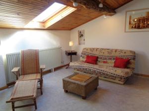 Gîte de 132 m² avec cheminée et jardin à Renaison - FR-1-496-257