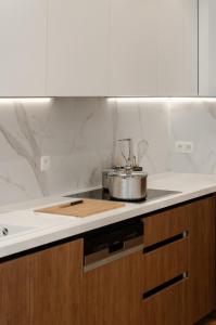 La Veduta - Luxe Apartment with Leie View