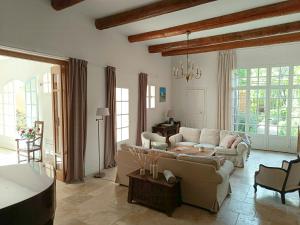 Maisons de vacances Villa D-artiste Avec Piscine A Alleins : photos des chambres