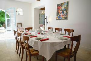 Maisons de vacances Villa D-artiste Avec Piscine A Alleins : photos des chambres