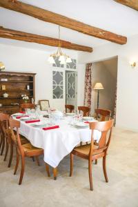 Maisons de vacances Villa D-artiste Avec Piscine A Alleins : photos des chambres