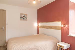 Appartements Gite Jean Montet, piscine chauffee partagee, Wifi, salle de jeux, animaux de la ferme : photos des chambres