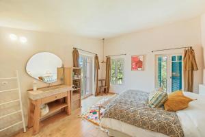 Wine Estate In Méounes-Lès-Montrieux