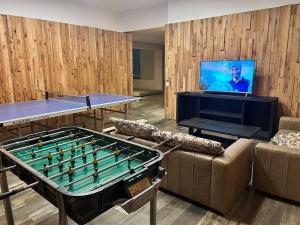 Royal Park Apartment with garage, amenities