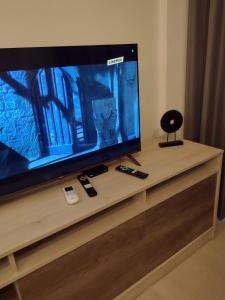 Royal Park Apartment with garage, amenities