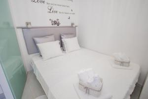 Luxury Studio Apartment White Sensation