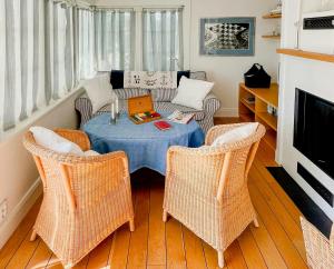 Serene Waterfront Oasis Your Resarö Sanctuary