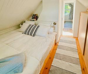 Serene Waterfront Oasis Your Resarö Sanctuary