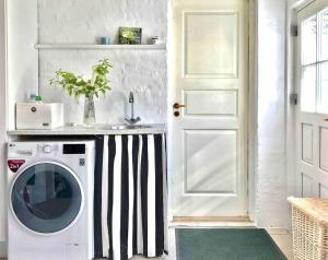 Renovated Farmhouse By The Beach On Møn