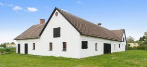 Renovated Farmhouse By The Beach On Møn