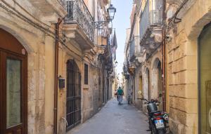 Amazing Home In Siracusa With Wifi