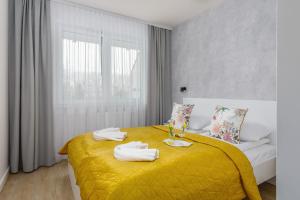 Modern Apartment with Balcony in a Quiet Area by Noclegi Renters