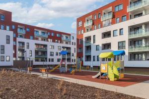 Modern Apartment with Balcony in a Quiet Area by Noclegi Renters