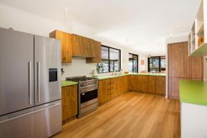 Lemon - Short Walk to Beach