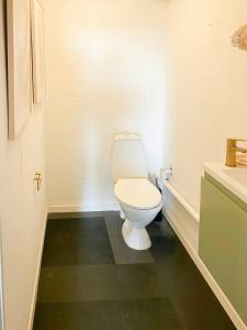 Log Cabin With Panoramic View Of Lake Mossø