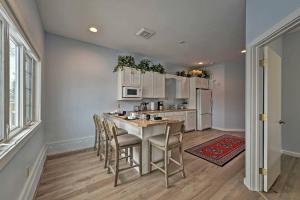 Tranquil Mountain Guesthouse with Hot Tub and Creek Views Near Trails in Lander, Wyoming