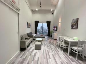 Studio Millennium District 4 with Balcony Bitexco view, Netflix