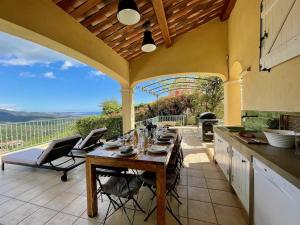 Villa With Sea View And Infinity Pool Near Cannes