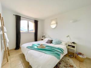 Villa With Sea View And Infinity Pool Near Cannes