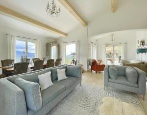 Villa With Sea View And Infinity Pool Near Cannes