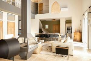Maisons de vacances Contemporary Villa With Pool In Provence : photos des chambres