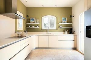 Contemporary Villa With Pool In Provence