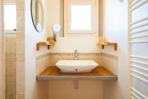 Contemporary Villa With Pool In Provence