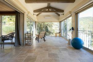 Maisons de vacances Contemporary Villa With Pool In Provence : photos des chambres