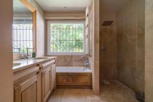 Maisons de vacances Provencal Villa With Pool In Montferrier-Sur-Lez : photos des chambres