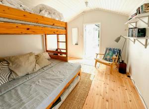 Cozy Spacious Cottage By Water And Nature