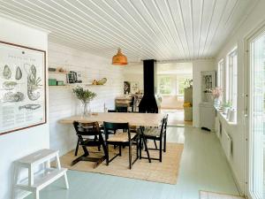 Cozy Spacious Cottage By Water And Nature