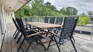 Large house with sauna, playground and close to the beach in Svanesund