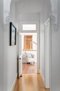 Marvelous Manly Home moments from the Beach - NEW